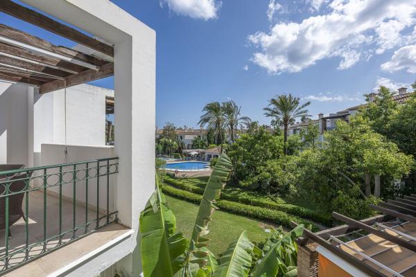 Аттик на продажу в Ático en El Velerín, Estepona, Эстепона photo 1