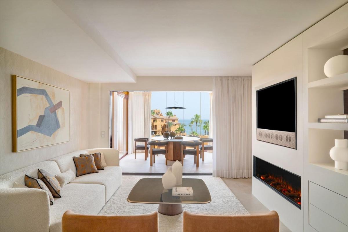 Продажа квартиры на Piso en Calle del Mare Nostrum, Punta Plata, Estepona, Эстепона
photo 2