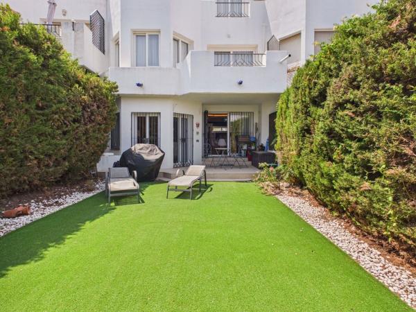 Chalet adosado en Calle Benadalid, La Concha-Resina Golf, Estepona photo 1