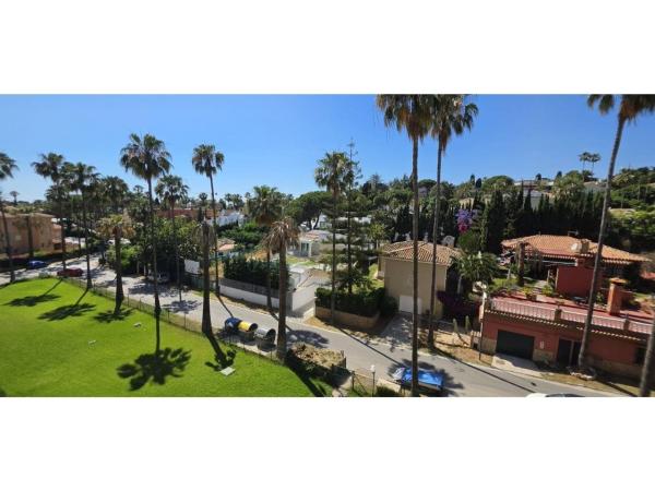 Duplex en venta en Dúplex en Calle del Faísán, Cabopino - Artola, Marbella, Marbella thumbnail 2