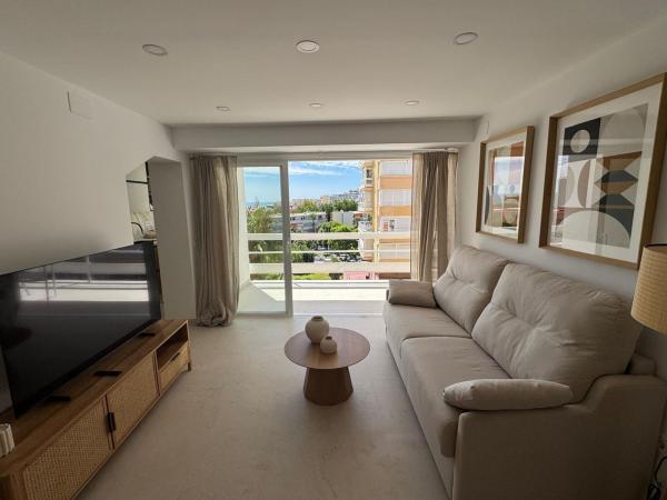 Venta de piso en Piso en Avenida Carlota Alessandri, La Carihuela - Los Nidos, Torremolinos, Torremolinos
 photo 1
