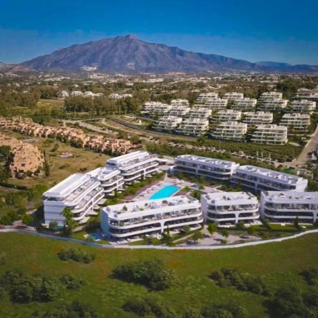 Venta de piso en Piso en Calle Laelia, Nueva Atalaya, Estepona, Estepona
 photo 1