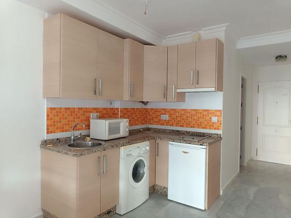 Venta de piso en Piso en Calle del Capitan, Zona Puerto Deportivo, Fuengirola, Fuengirola
thumbnail 3