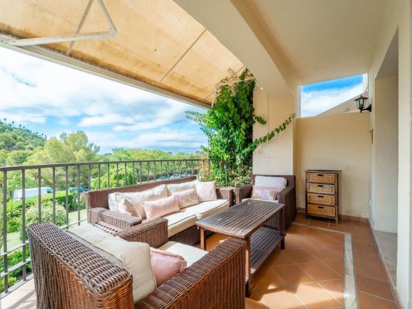 Venta de piso en Piso en Los Arqueros-Puerto del Almendro, Benahavís, Benahavís
 photo 3