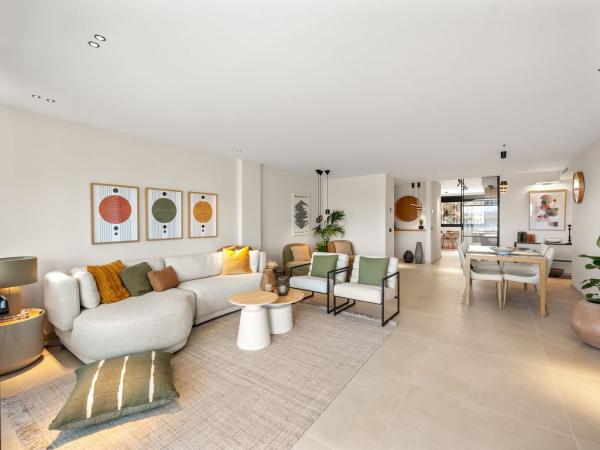 Venta de piso en Piso en Avenida de Manolete, Nueva Andalucía, Marbella, Marbella
photo 1
