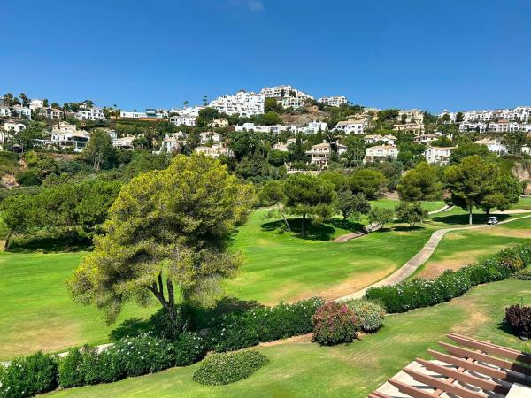 Duplex en venta en Dúplex en Urbanizacion Torre Esteril, 6, Los Arqueros-Puerto del Almendro, Benahavís, Benahavís photo 1