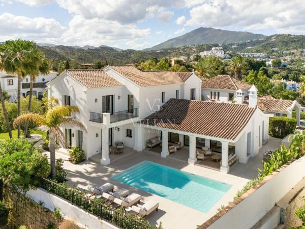 Casa o chalet independiente en Urbanización La Resina, Los Arqueros-Puerto del Almendro, Benahavís thumbnail 1