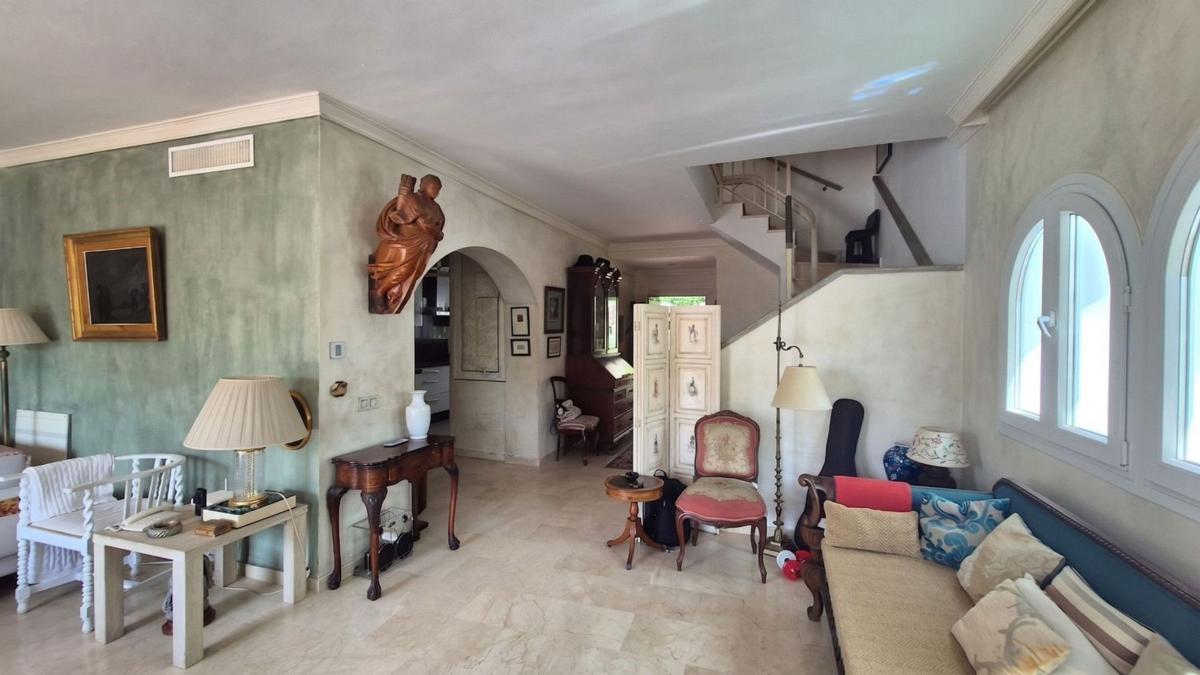 Продажа таунхауса в Chalet adosado en Urbanizacion Terrazas, La Quinta, Benahavís , Бенахавис photo 4