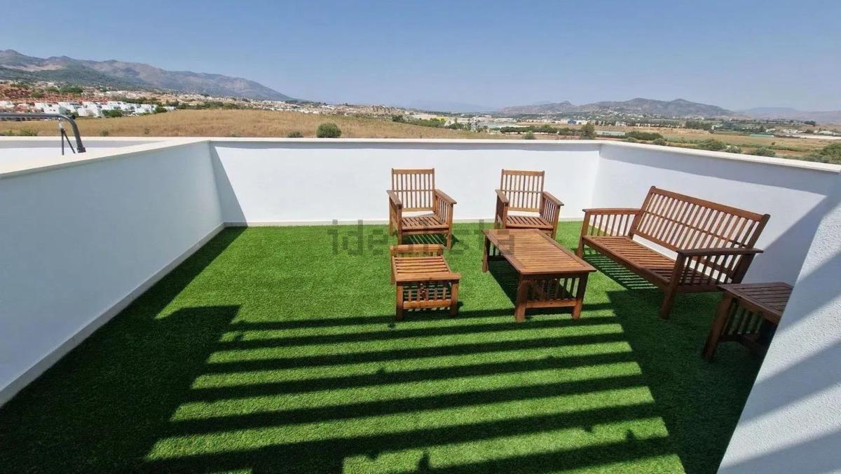 Sprzedaż szeregowego domku w  Chalet adosado en Avenida Santa Clara, Capellanía - Retamar, Alhaurín de la Torre , Alhaurín de la Torre photo 2