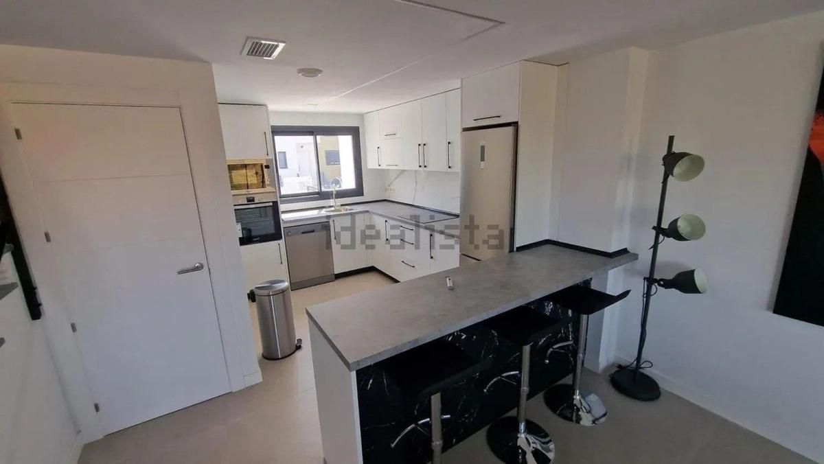 Sprzedaż szeregowego domku w  Chalet adosado en Avenida Santa Clara, Capellanía - Retamar, Alhaurín de la Torre , Alhaurín de la Torre photo 4