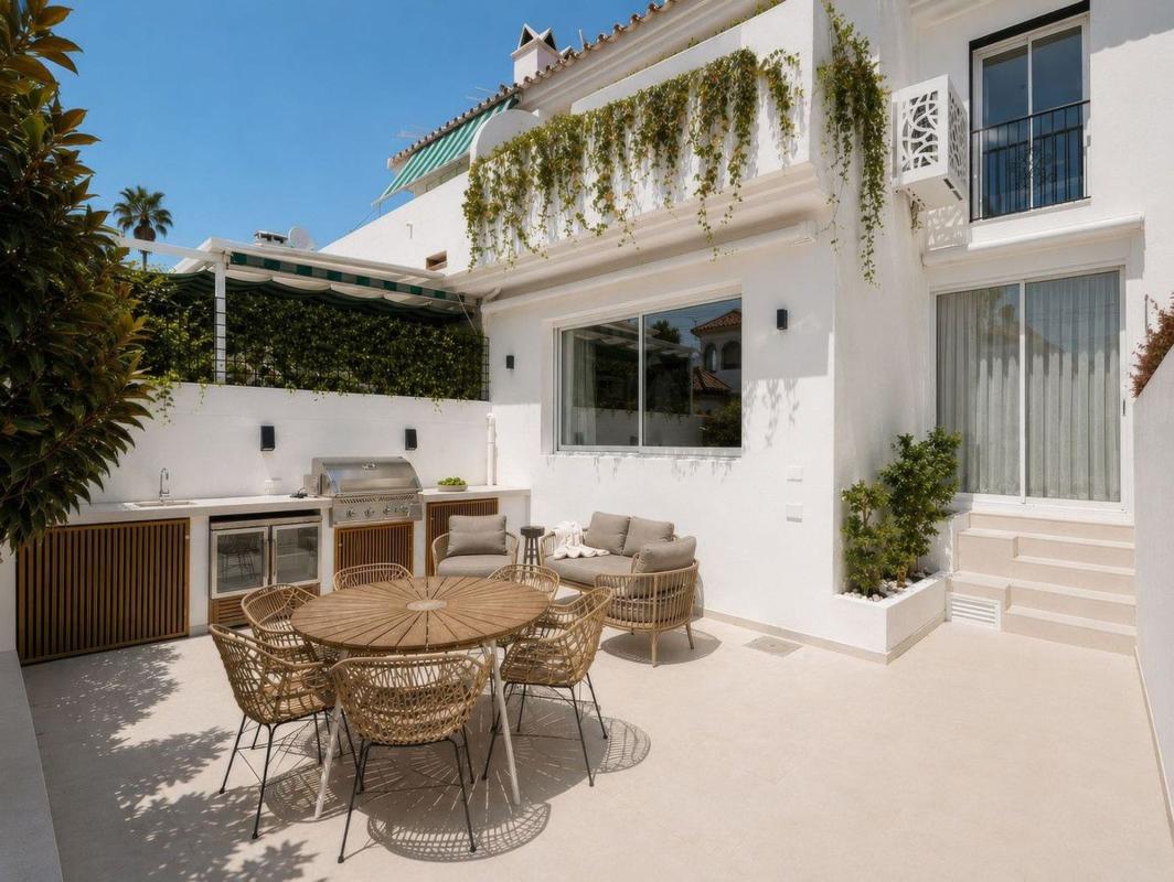 Sale of townhouse in Chalet adosado en Urbanización las Petunias, Linda Vista-Nueva Alcántara-Cortijo Blanco, Marbella , Marbella photo 1