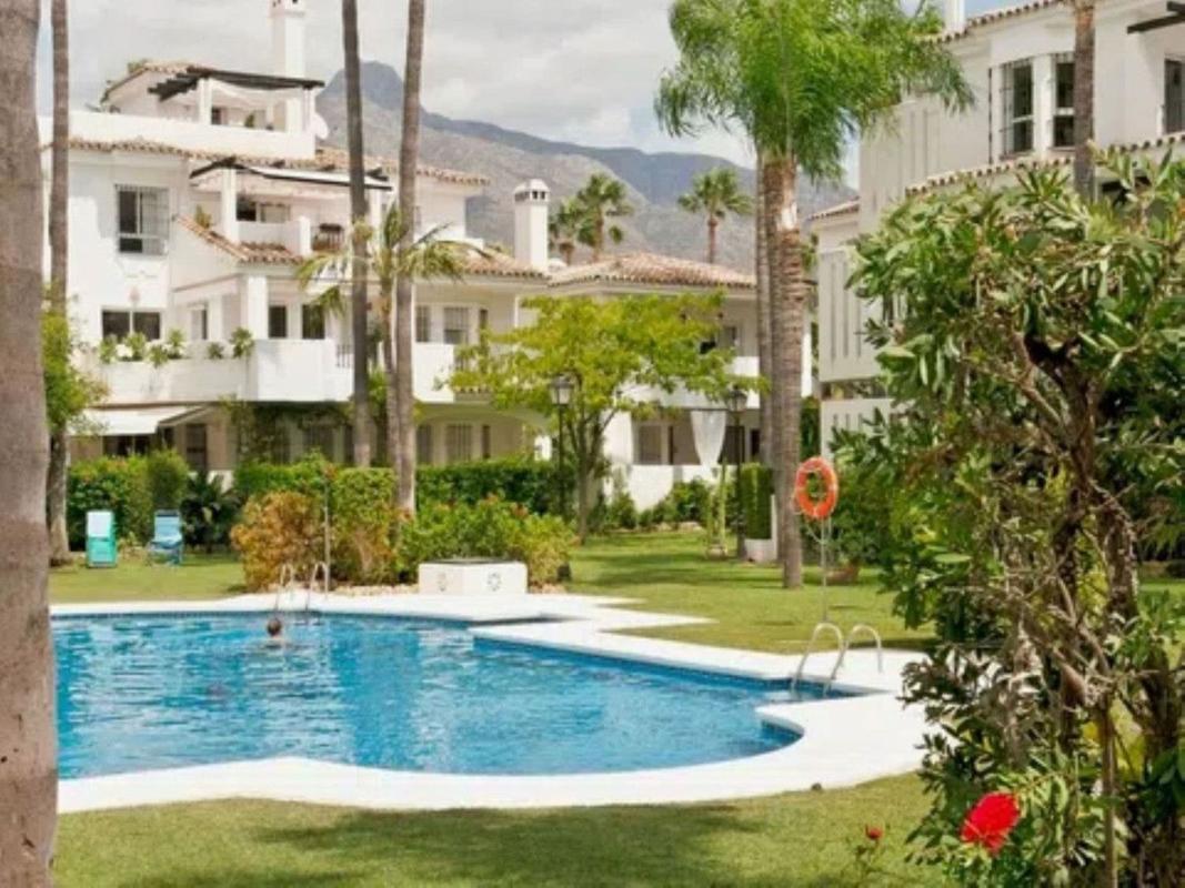 Venta de duplex en Dúplex en La Dama de Noche-La Alzambra, Marbella, Marbella photo 1
