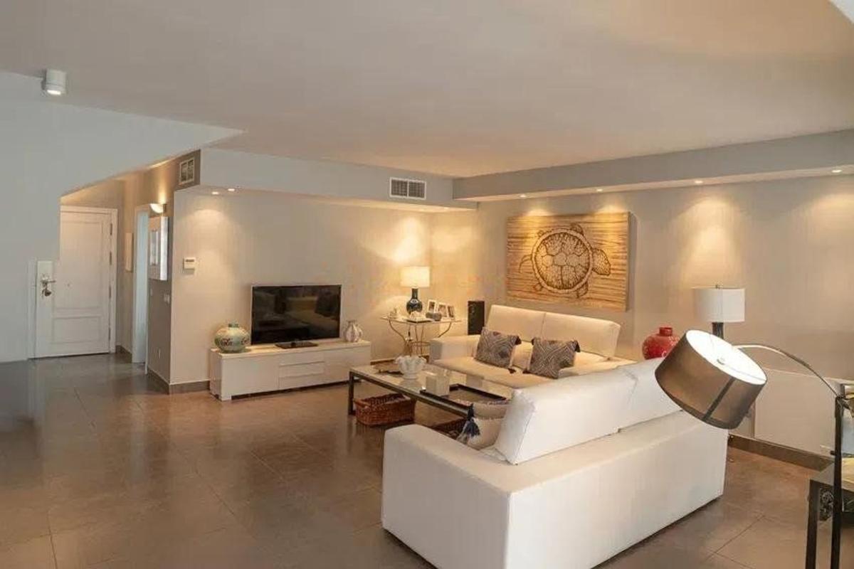 Sale of townhouse in Chalet adosado en Urbanizacion Linda Vista Playa, 1 f, Linda Vista-Nueva Alcántara-Cortijo Blanco, Marbella , Marbella photo 4