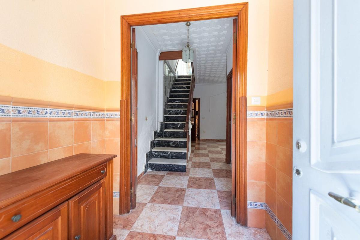 Sprzedaż szeregowego domku w Chalet adosado en Alameda de Capuchinos, El Molinillo - Capuchinos, Málaga , Málaga photo 2