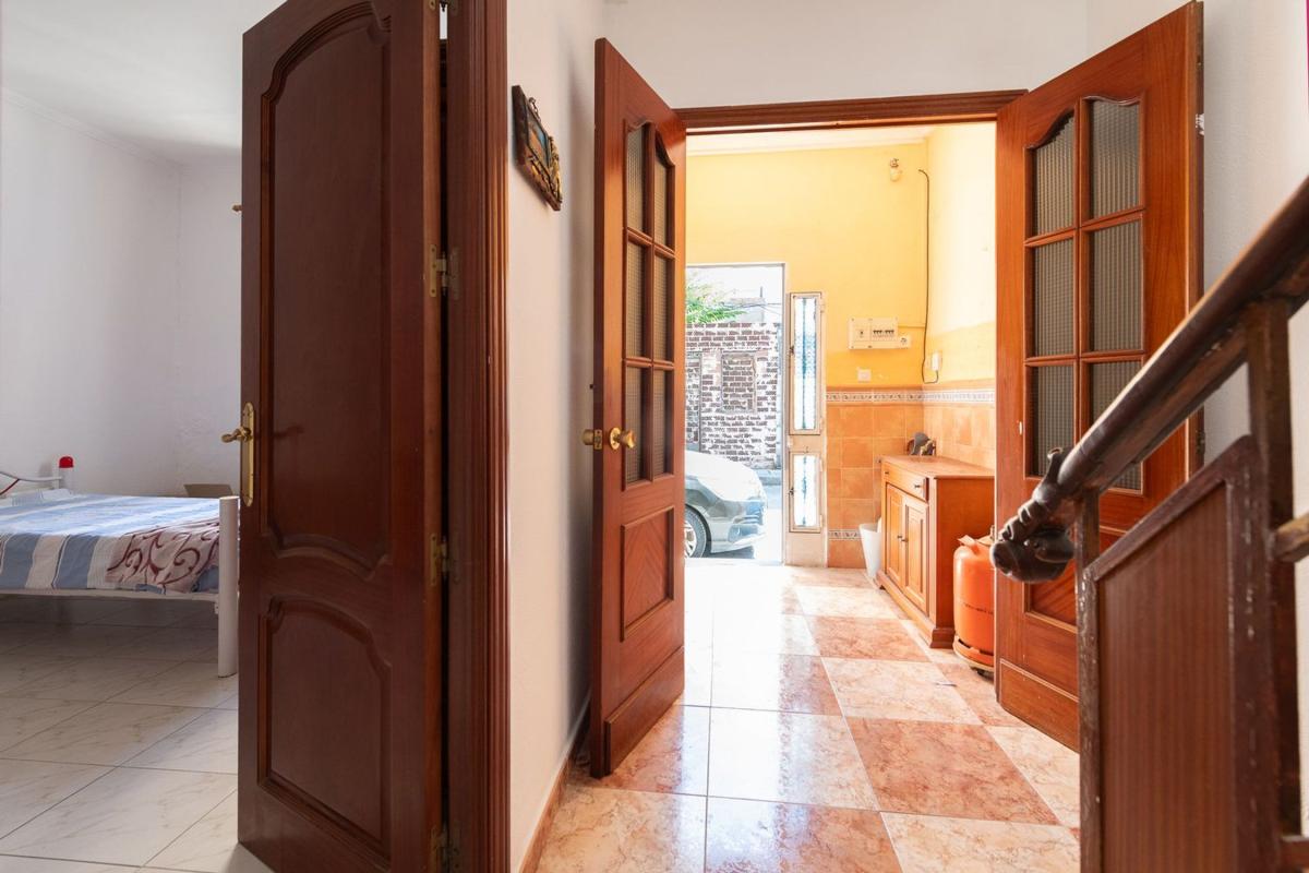 Sprzedaż szeregowego domku w Chalet adosado en Alameda de Capuchinos, El Molinillo - Capuchinos, Málaga , Málaga photo 4