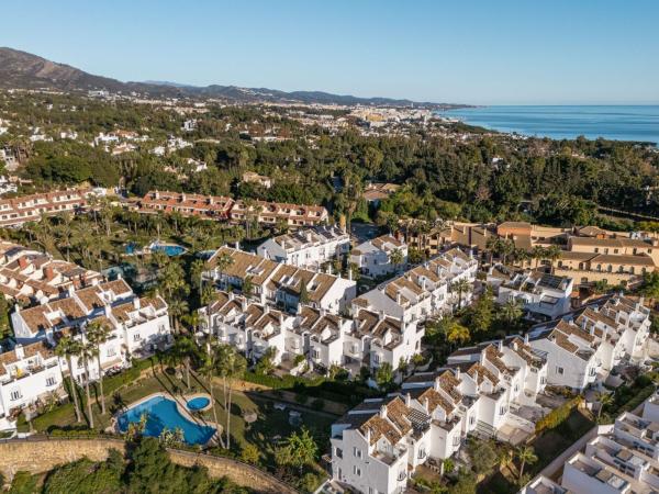 Chalet adosado en Poligono Urpng9, 91, Lomas de Marbella Club, Marbella photo 1