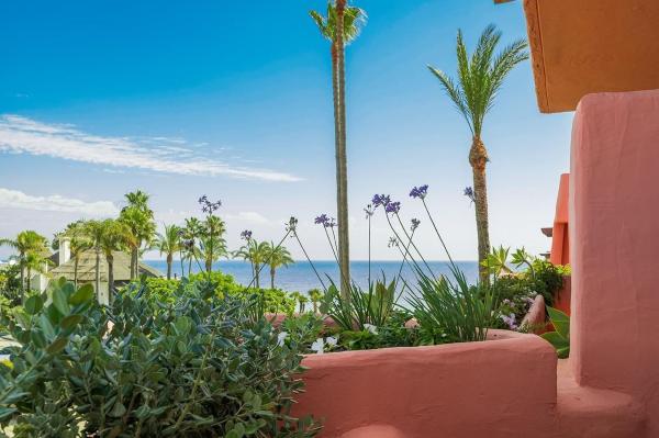 Venta de piso en Piso en Urbanizacion Torre Bermeja, Guadalmansa, Estepona, Estepona
 photo 1