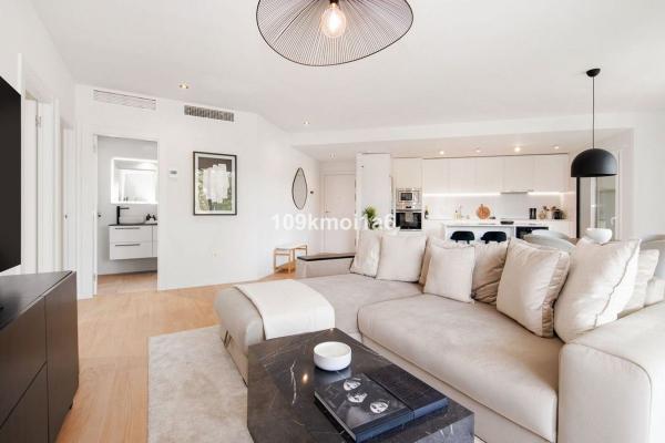 Venta de piso en Piso en Calle Miguel Delibes, Rodeo Alto-Guadaiza-La Campana, Marbella, Marbella
photo 1