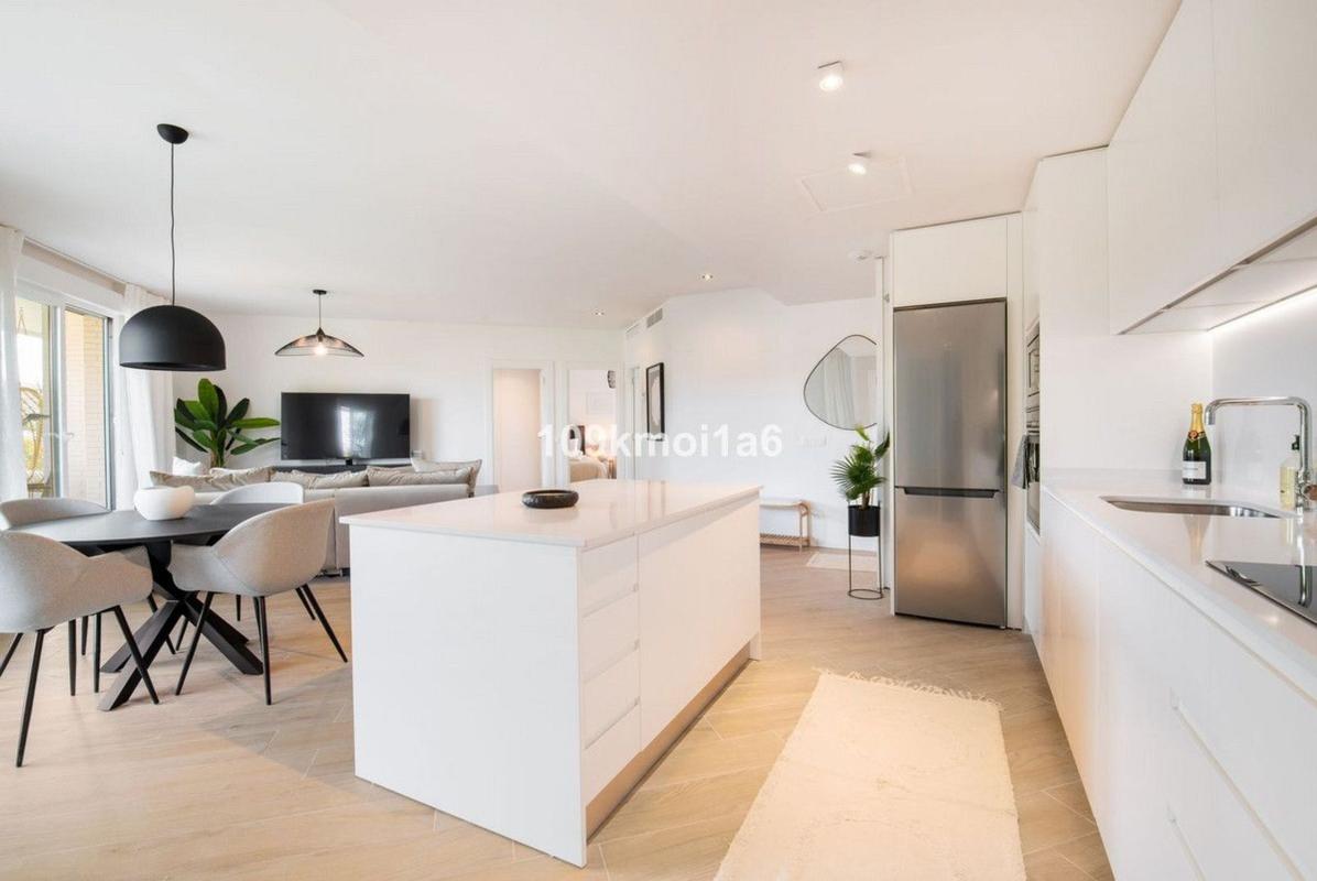 Venta de piso en Piso en Calle Miguel Delibes, Rodeo Alto-Guadaiza-La Campana, Marbella, Marbella
 photo 4