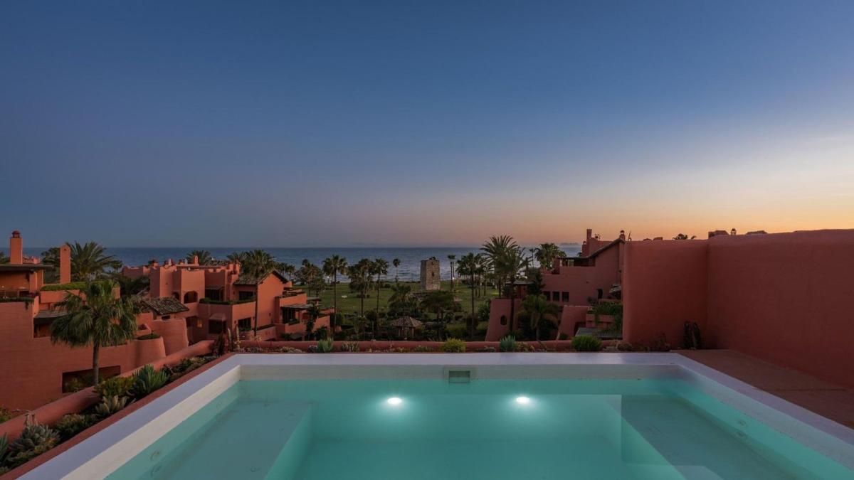 Продажа дуплекса на Dúplex en Urbanizacion Torre Bermeja, Guadalmansa, Estepona, Эстепона photo 5
