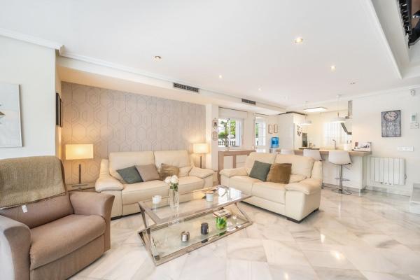 Chalet adosado en Lomas de Marbella Club, Marbella thumbnail 3