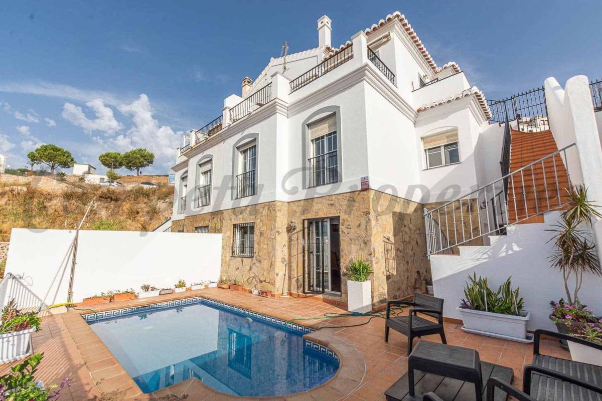 Properties for sale and rent in Spain photo 3