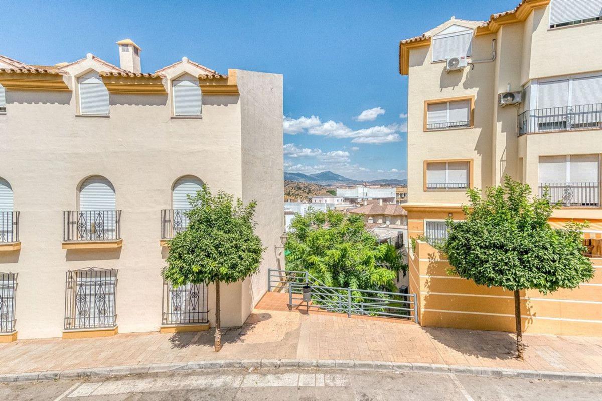 Продажа таунхауса в Chalet adosado en Calle Fotógrafo Juan López Duerto, Coin , Коин photo 1