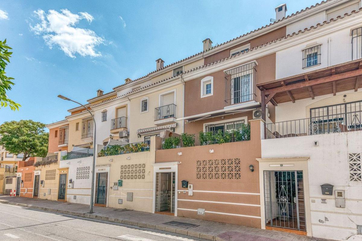 Продажа таунхауса в Chalet adosado en Calle Fotógrafo Juan López Duerto, Coin , Коин photo 4