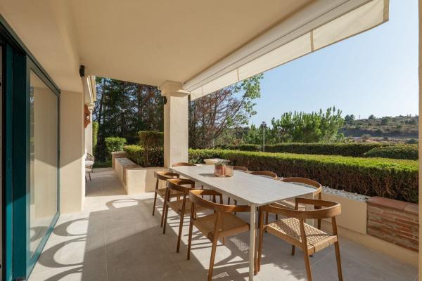 Venta de piso en Piso en Capanes, 1, Los Arqueros-Puerto del Almendro, Benahavís, Benahavís
 photo 3