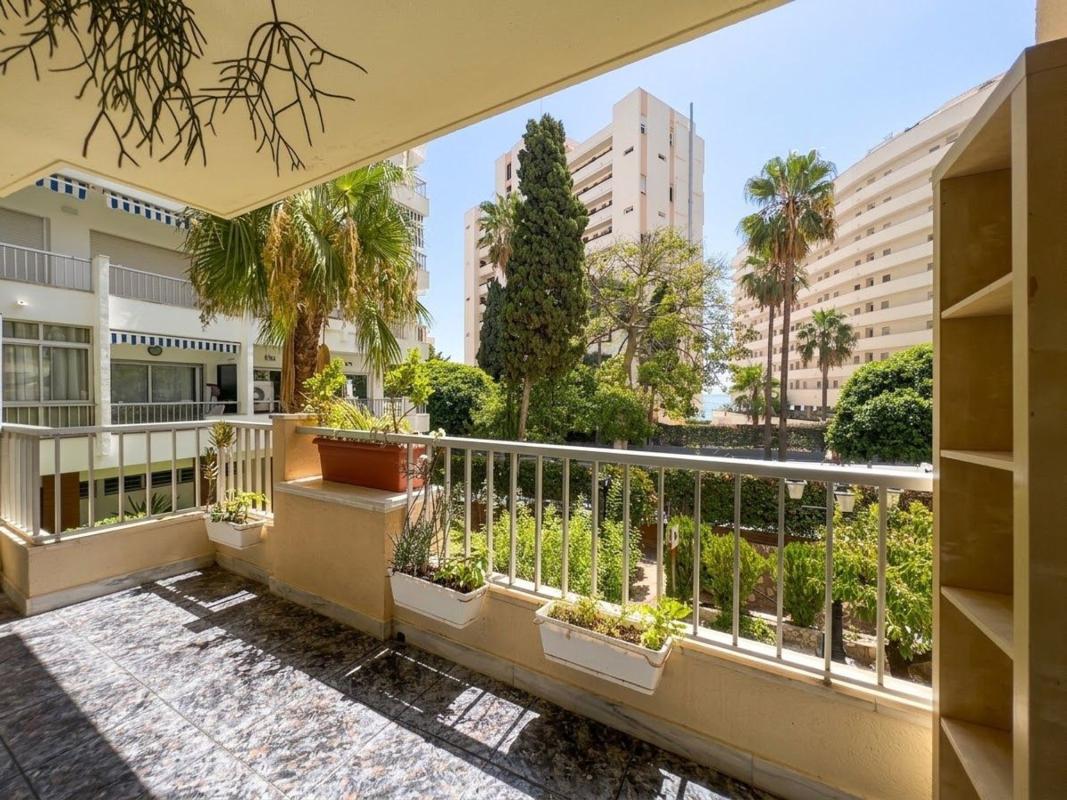 Venta de piso en Piso en Calle Camilo José Cela, 8, Playa de la Fontanilla, Marbella, Marbella
photo 1