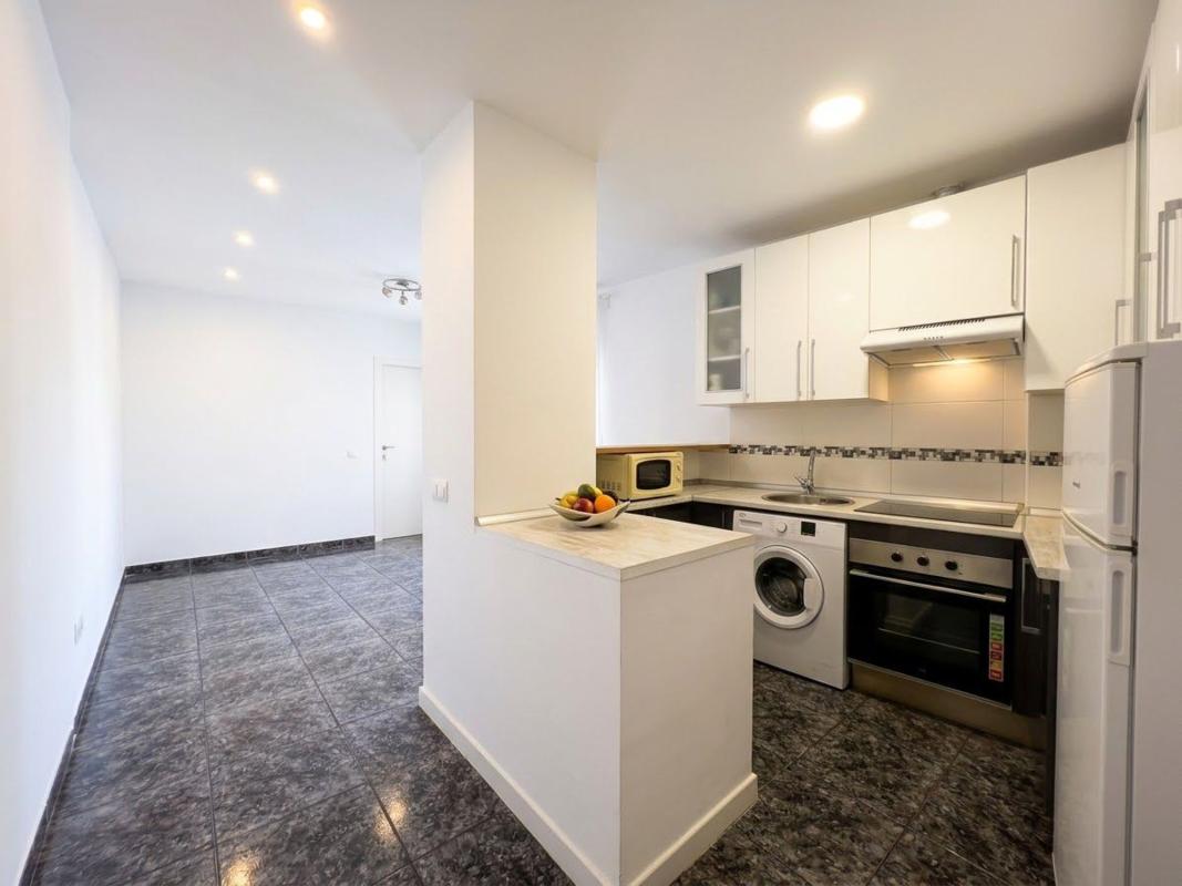 Venta de piso en Piso en Calle Camilo José Cela, 8, Playa de la Fontanilla, Marbella, Marbella
photo 2