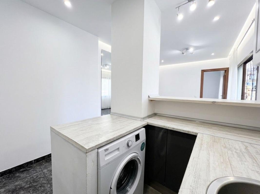 Venta de piso en Piso en Calle Camilo José Cela, 8, Playa de la Fontanilla, Marbella, Marbella
photo 4