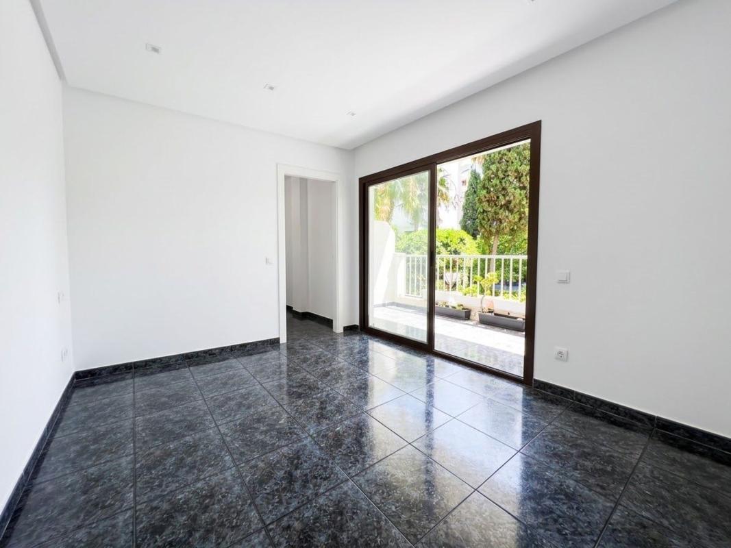 Venta de piso en Piso en Calle Camilo José Cela, 8, Playa de la Fontanilla, Marbella, Marbella
photo 5