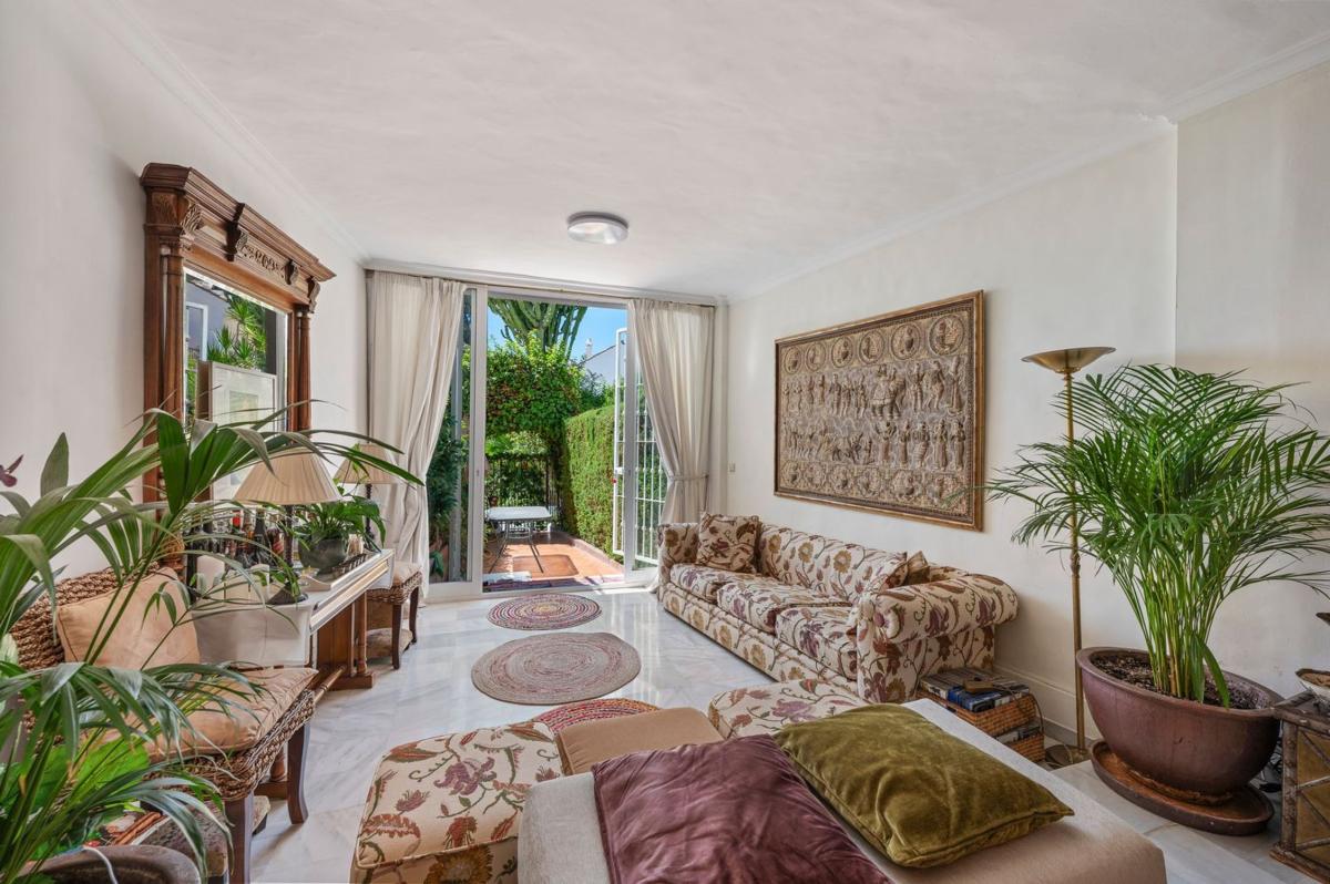 Venta de chalet adosado en Chalet adosado en Turmalina-arroyo Piedras, 1, Nagüeles, Marbella , Marbella photo 2