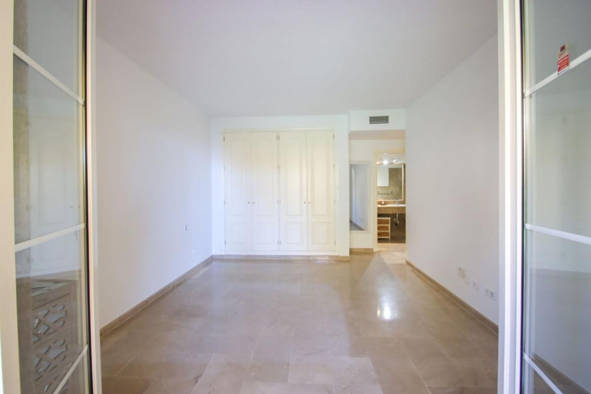 Sale of apartment in Piso en Calle 18b Nva Andaluc, Rodeo Alto-Guadaiza-La Campana, Marbella, Marbella
photo 3