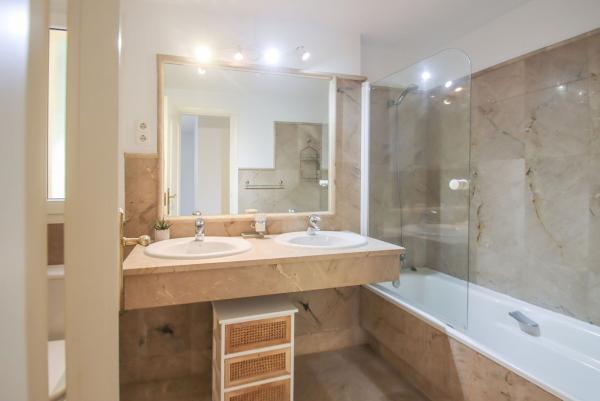 Venta de piso en Piso en Calle 18b Nva Andaluc, Rodeo Alto-Guadaiza-La Campana, Marbella, Marbella
 photo 4