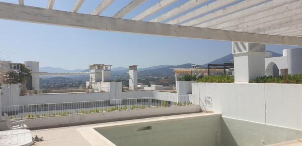 Duplex en venta en Dúplex en Las Lomas de Río Verde, Marbella, Marbella photo 1
