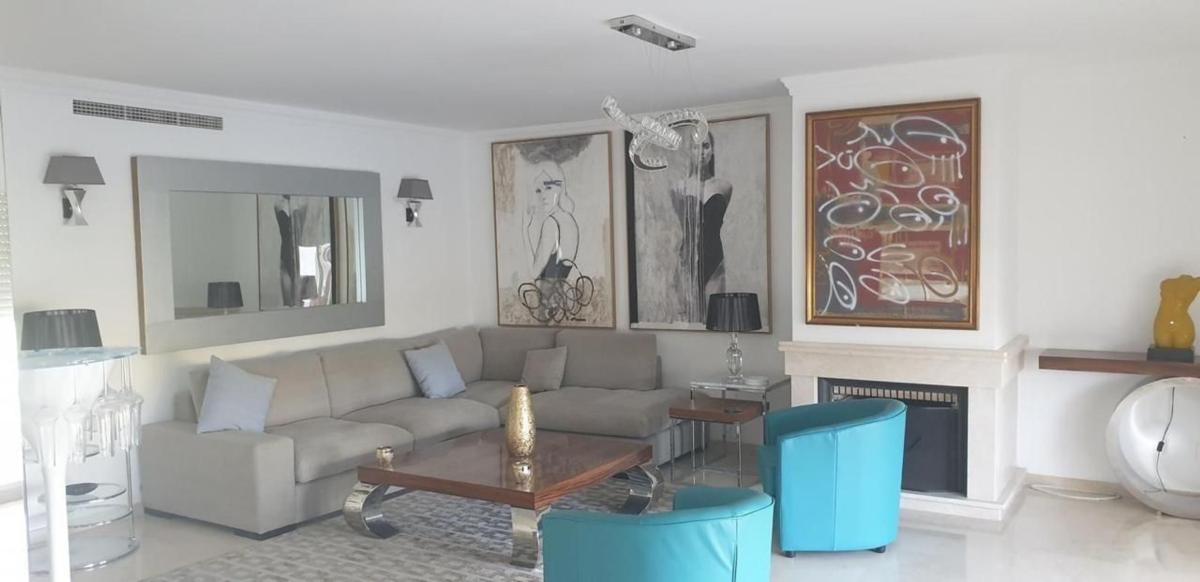 Venta de duplex en Dúplex en Las Lomas de Río Verde, Marbella, Marbella photo 3