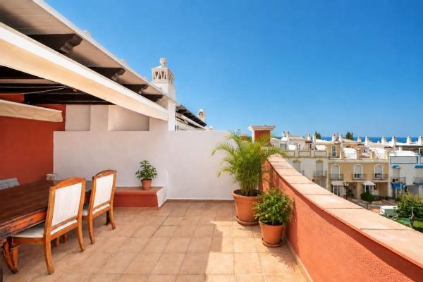 Chalet adosado en Urb. las dunas, Bahía de Marbella, Marbella thumbnail 1