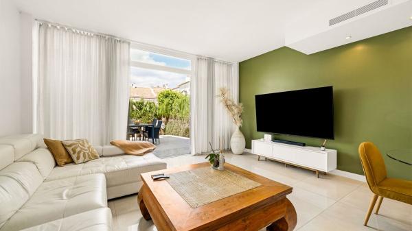 Chalet adosado en Urb. las dunas, Bahía de Marbella, Marbella photo 4