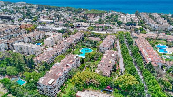 Venta de piso en Piso en Bulevar Ashmawi, 1, La Carolina-Guadalpín, Marbella, Marbella
photo 1