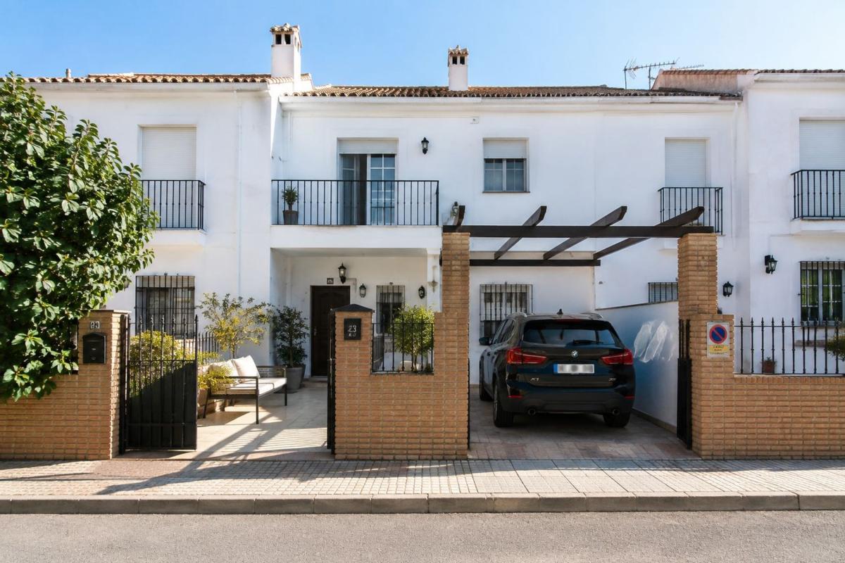 Venta de chalet adosado en Chalet adosado en Calle Almuñécar, 52, Zona Centro Comercial Torrequebrada, Benalmádena , Benalmádena photo 1