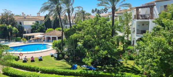 Ático en venta en Ático en Urbanización Hacienda Beach, 4, El Velerín, Estepona, Estepona thumbnail 2