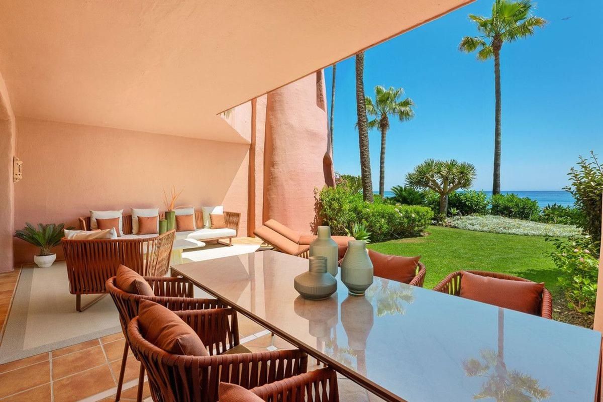 Venta de piso en Piso en Urbanizacion Menara Beach, Guadalmansa, Estepona, Estepona
photo 1