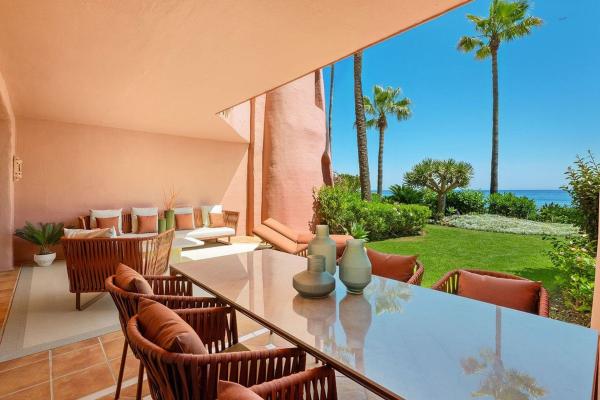 Venta de piso en Piso en Urbanizacion Menara Beach, Guadalmansa, Estepona, Estepona
photo 1