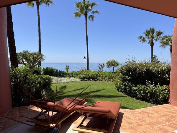 Venta de piso en Piso en Urbanizacion Menara Beach, Guadalmansa, Estepona, Estepona
thumbnail 2