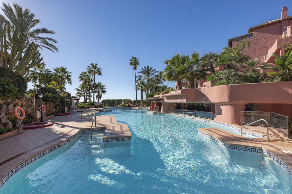 Venta de piso en Piso en Urbanizacion Menara Beach, Guadalmansa, Estepona, Estepona
photo 3