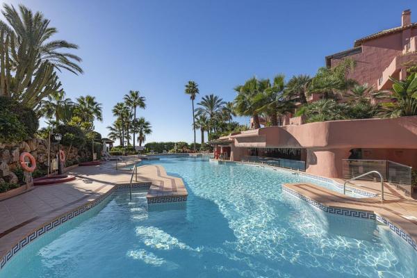 Venta de piso en Piso en Urbanizacion Menara Beach, Guadalmansa, Estepona, Estepona
thumbnail 3