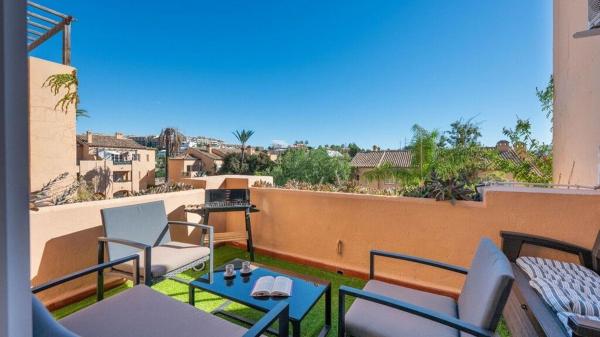Аттик на продажу в  Ático en Riviera del Sol, Mijas, Михас photo 1