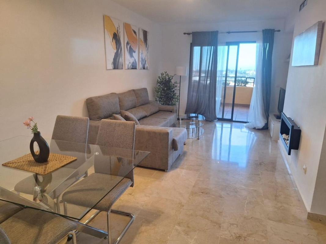 Продажа квартиры на Piso en Calle Júzcar, La Concha-Resina Golf, Estepona, Эстепона
 photo 3